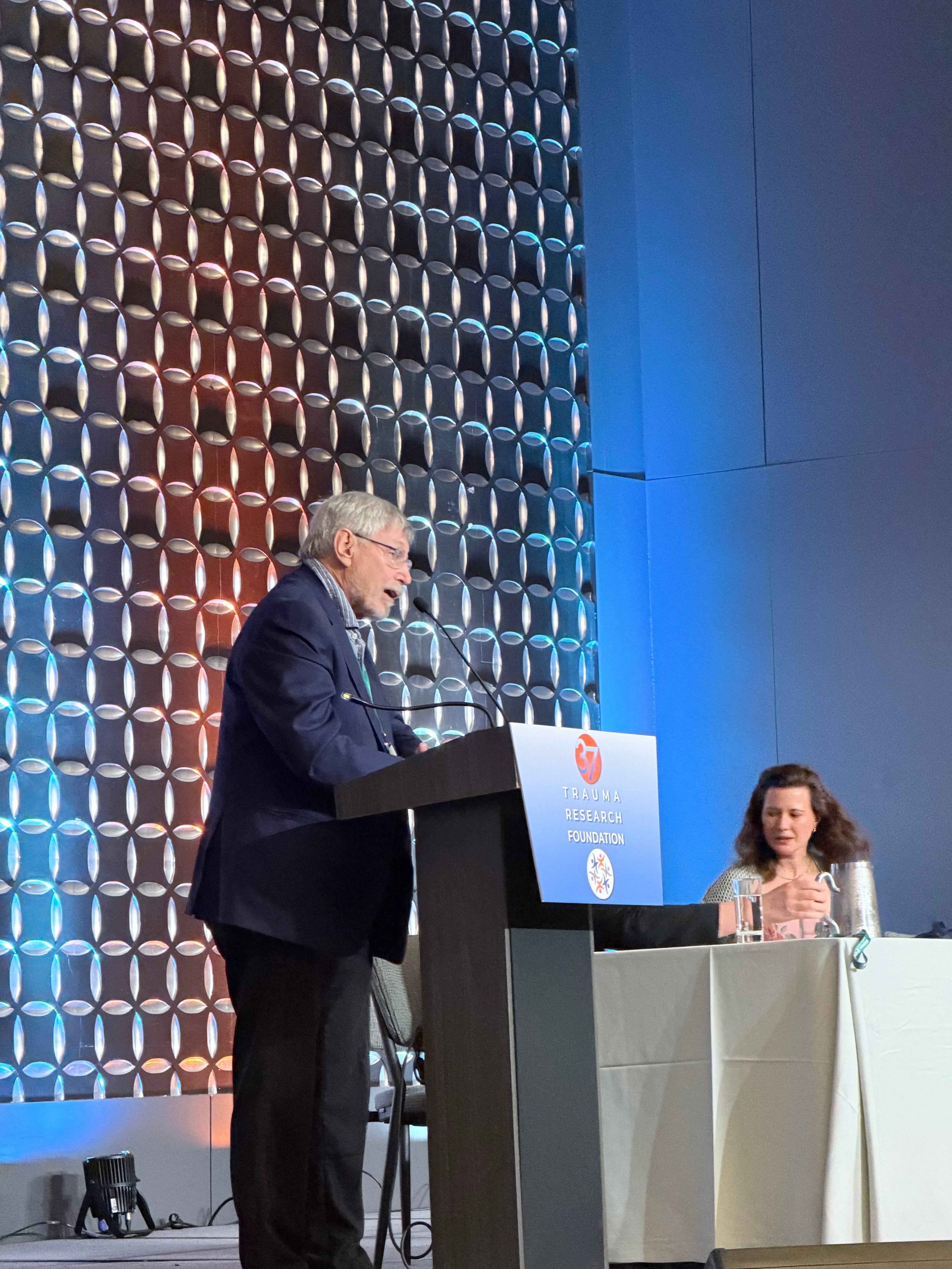El Certificado TSS de la Trauma Research Foundation llega en español de la mano de Newman Institute